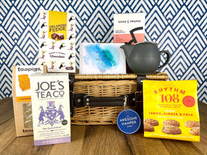 Tea Hamper with Teapot