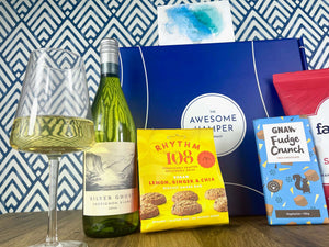White Wine & Nibbles Gift Box
